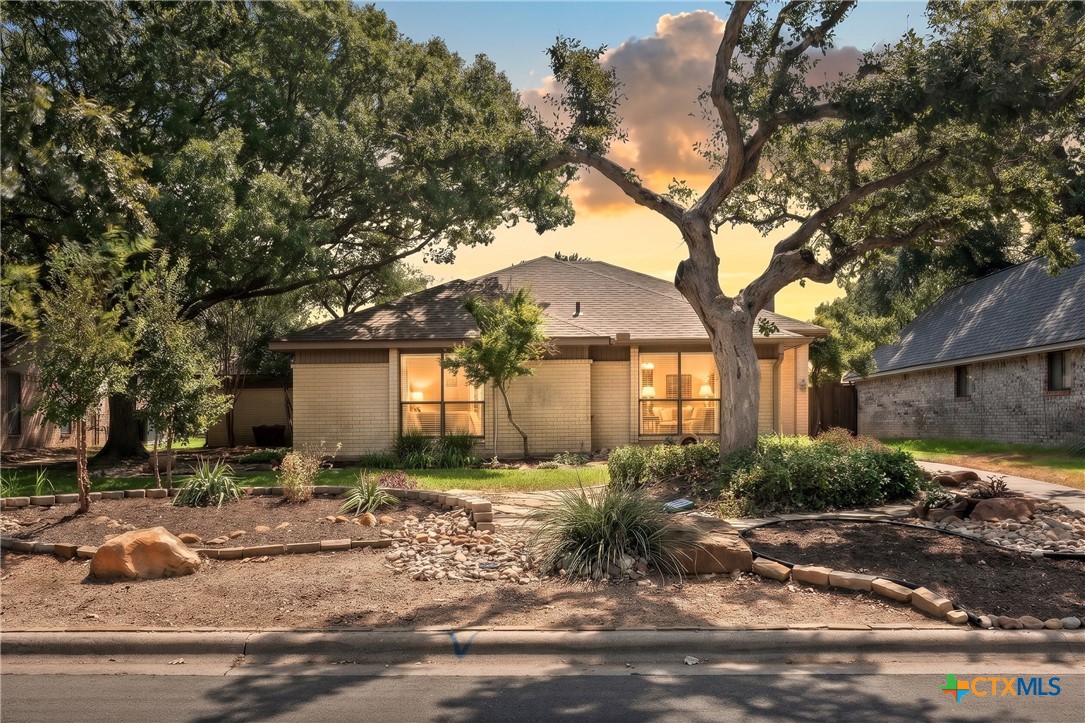 2613 Canyon Creek Drive Property Photo 1