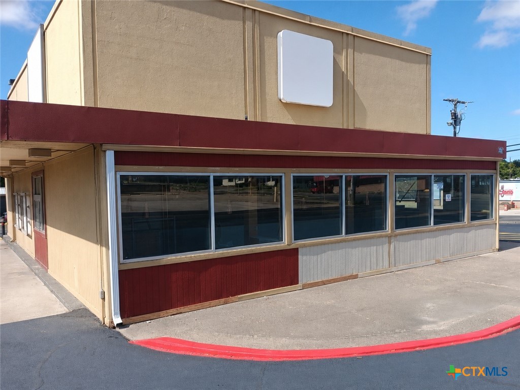 210 W Rancier Avenue Property Photo 1