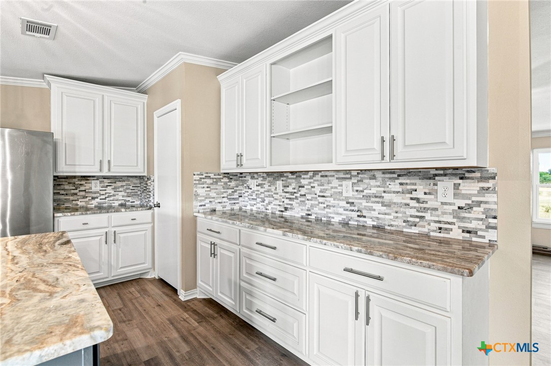 730 Shady Hollow Road Property Photo 8