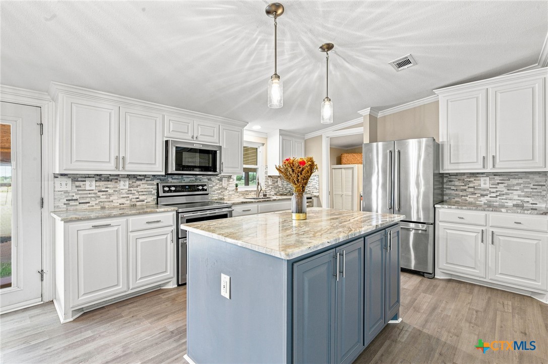 730 Shady Hollow Road Property Photo 11