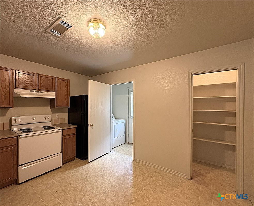152 Ryan Circle B Property Photo 2