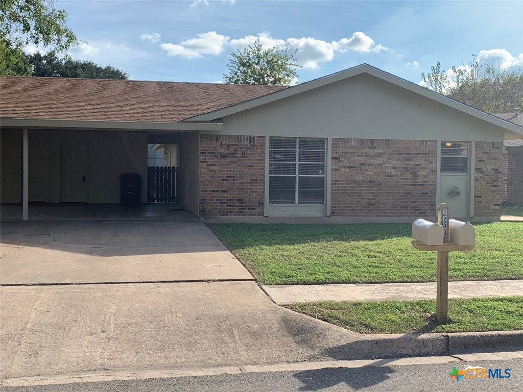 1209 Westcott A Property Photo 1