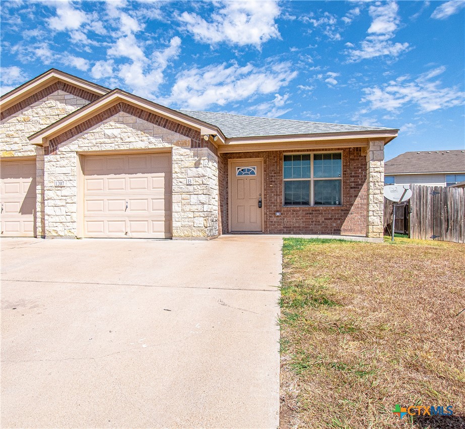 1207 Cavalry Lane B Property Photo 1