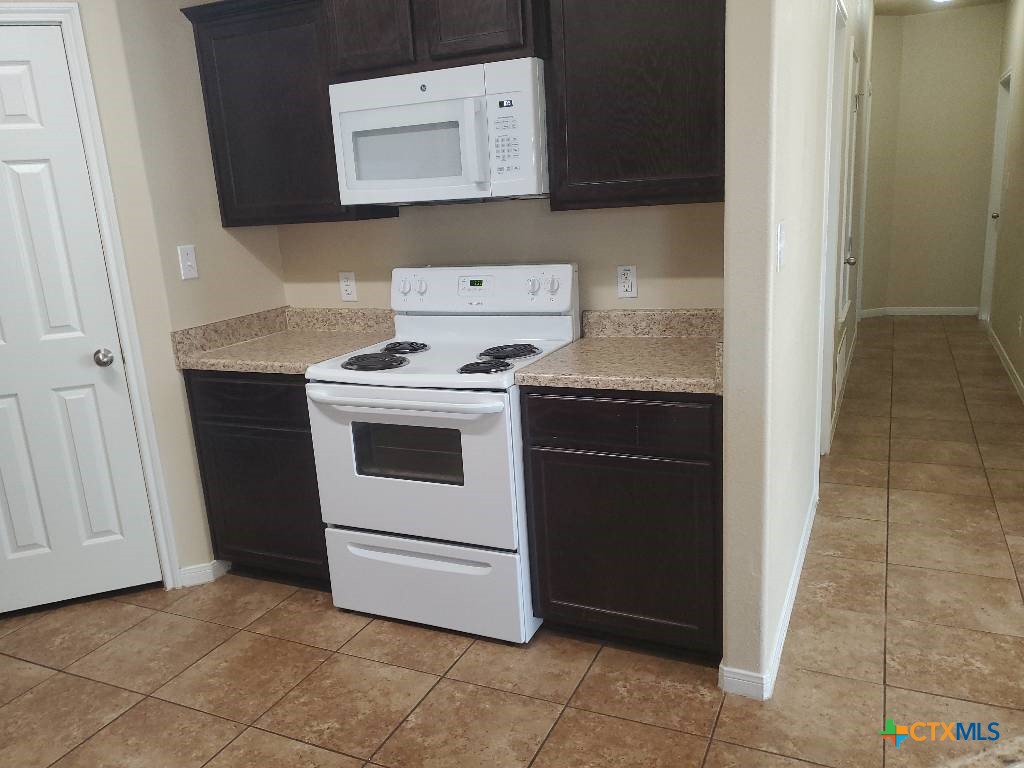 1207 Cavalry Lane B Property Photo 6