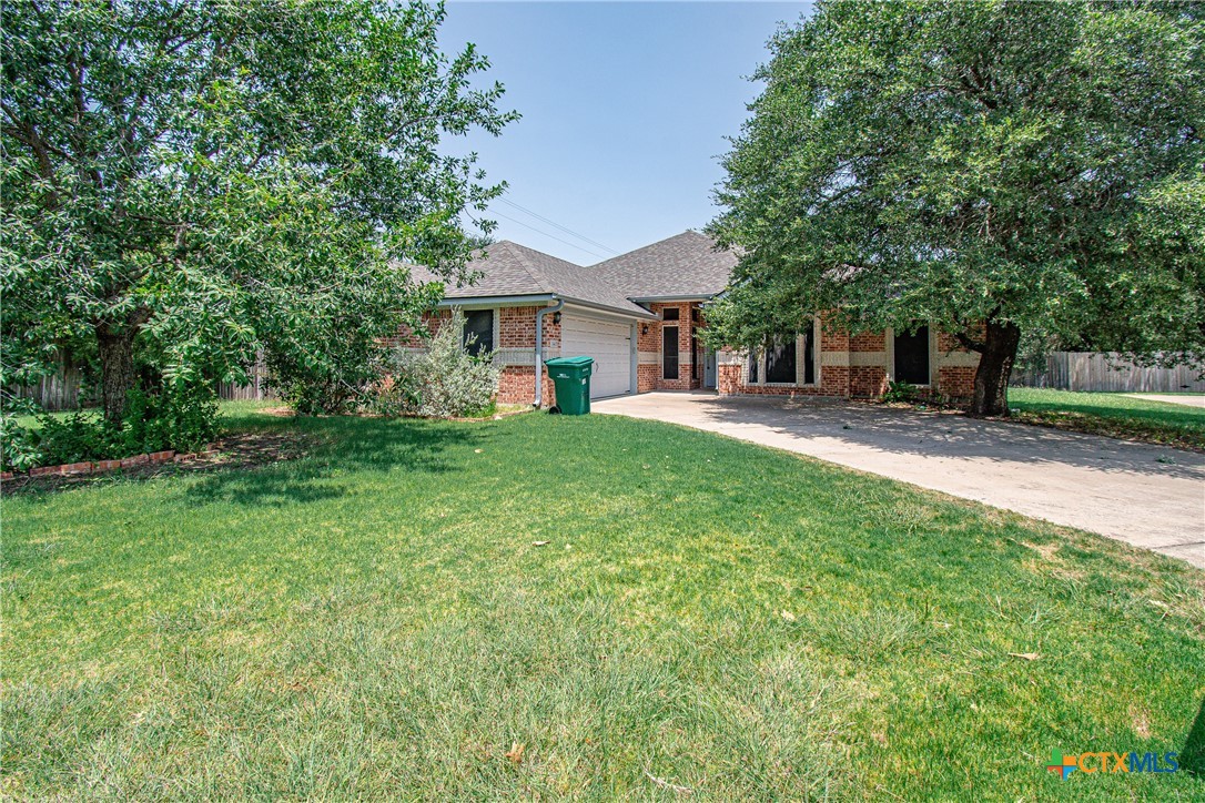 1401 Saxon Circle Property Photo 1