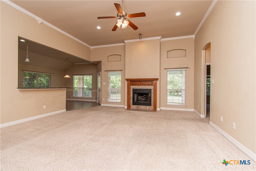 1401 Saxon Circle Property Photo 2