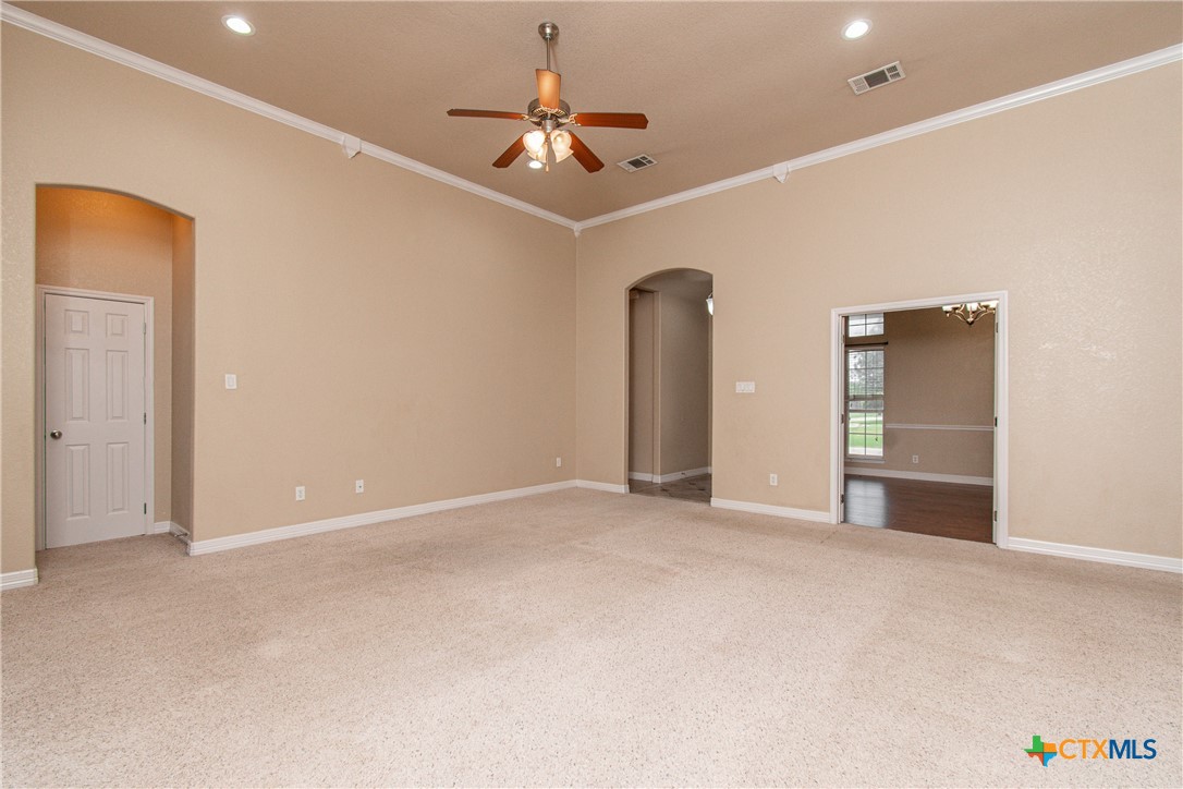 1401 Saxon Circle Property Photo 3