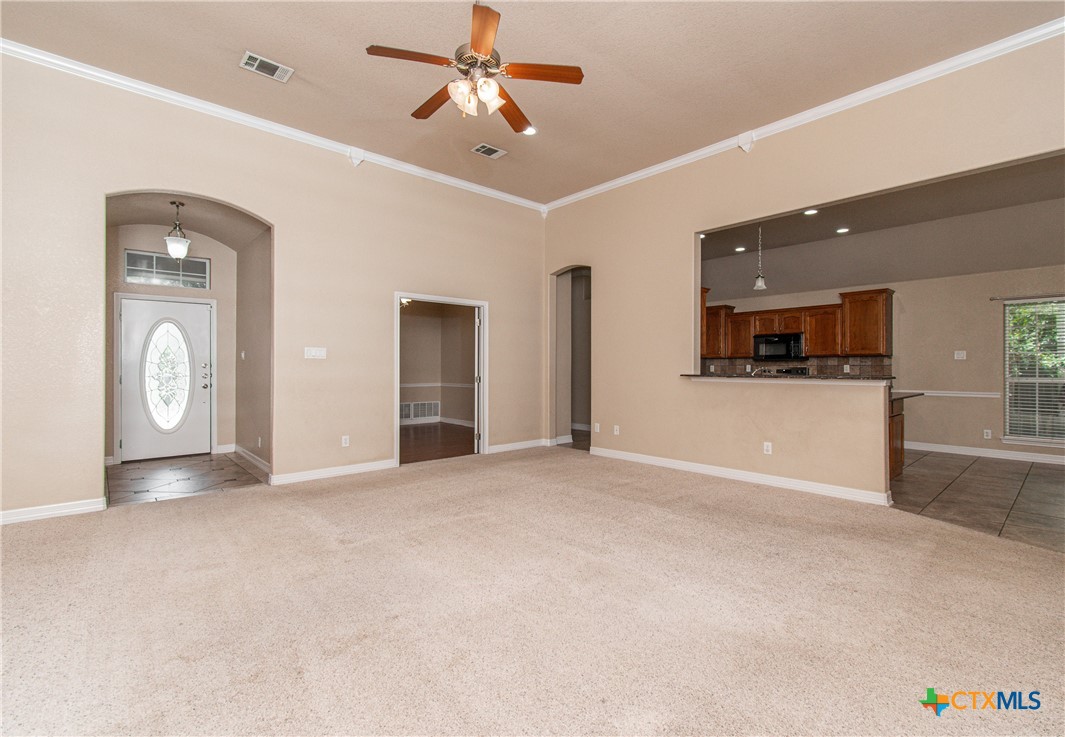 1401 Saxon Circle Property Photo 4