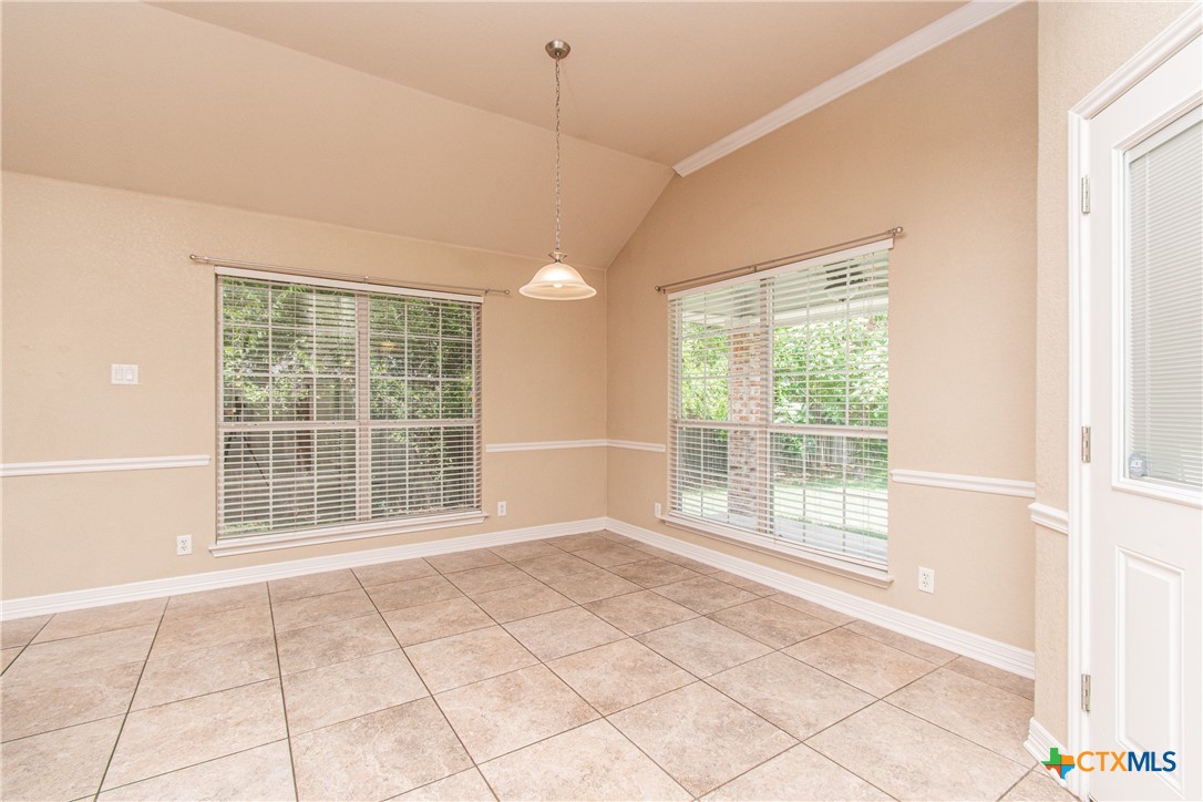 1401 Saxon Circle Property Photo 5