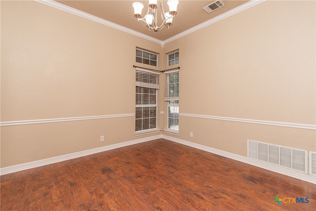 1401 Saxon Circle Property Photo 9