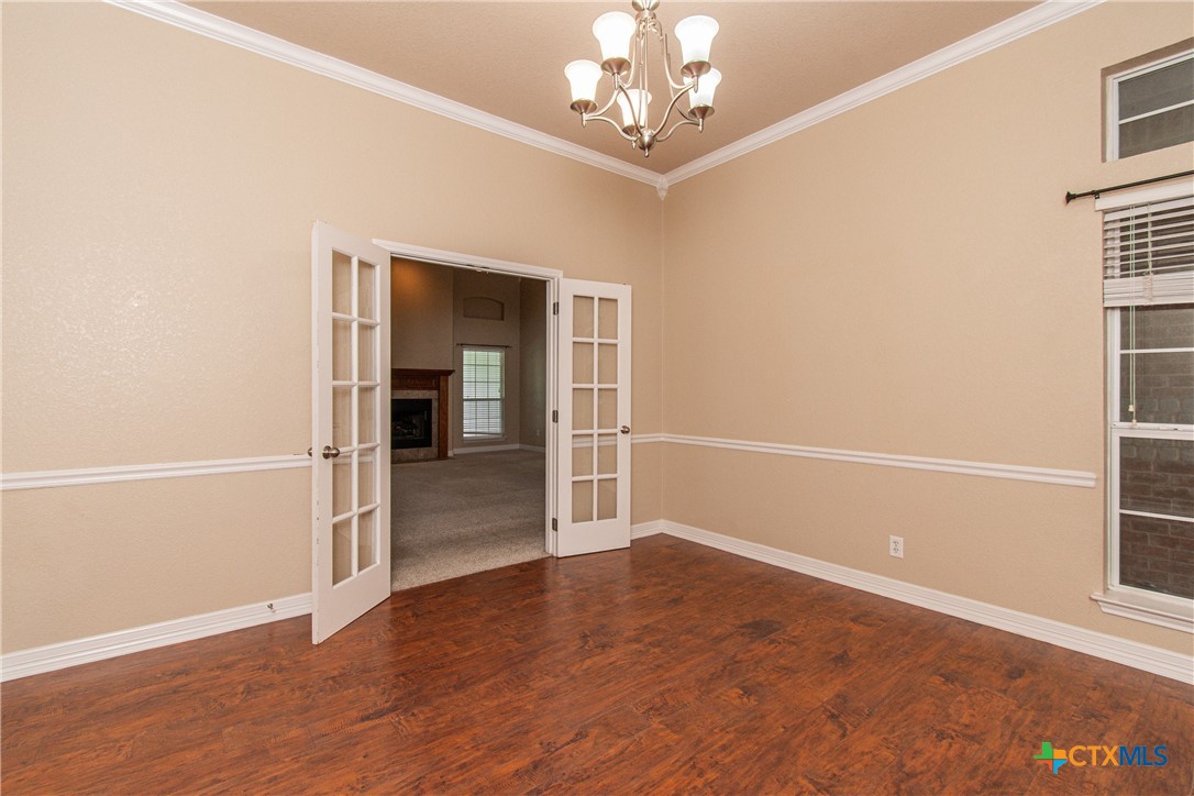 1401 Saxon Circle Property Photo 10