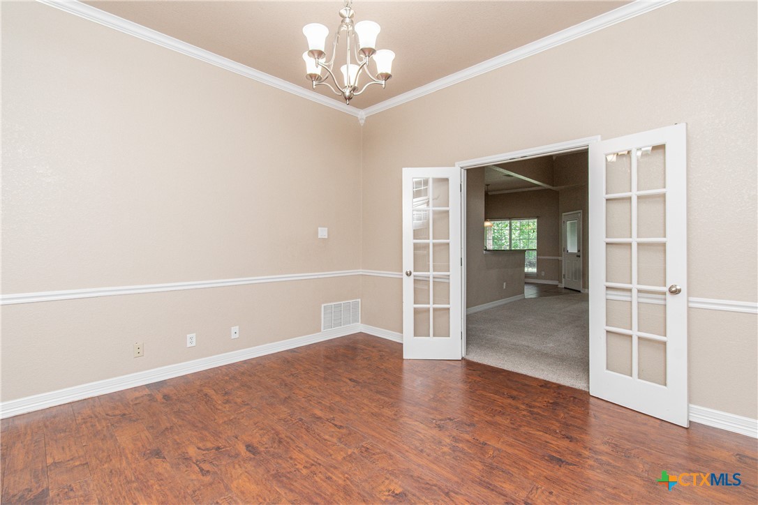 1401 Saxon Circle Property Photo 11
