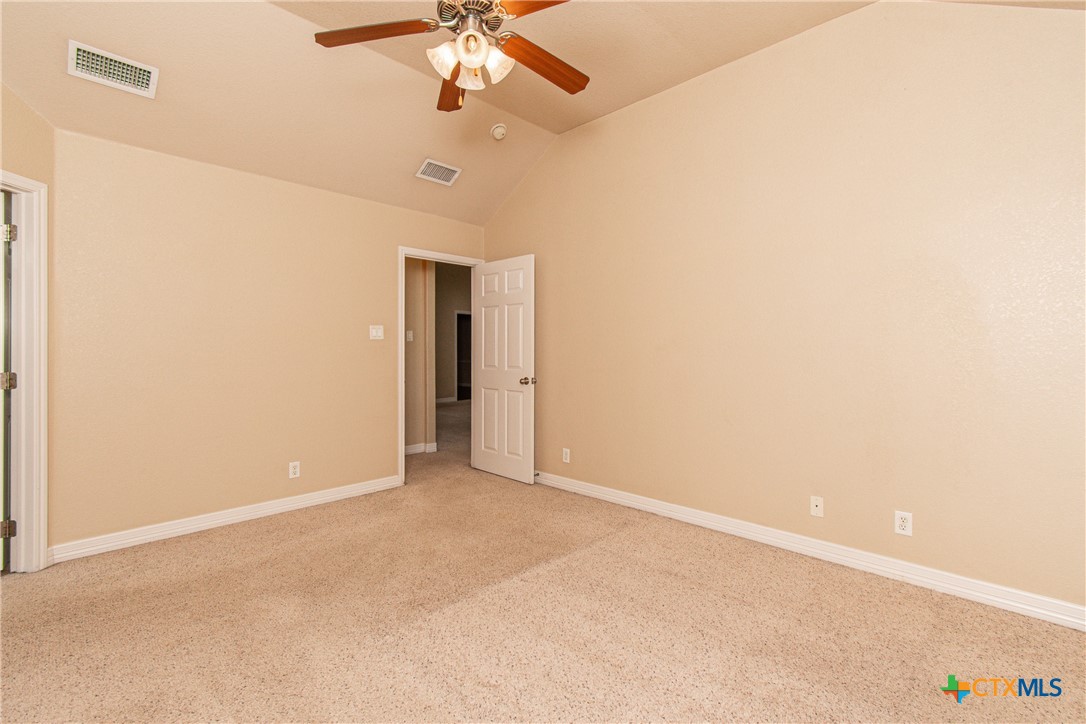 1401 Saxon Circle Property Photo 14