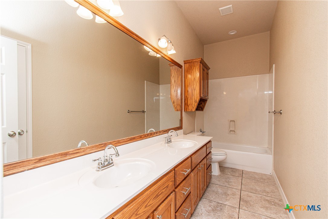 1401 Saxon Circle Property Photo 19