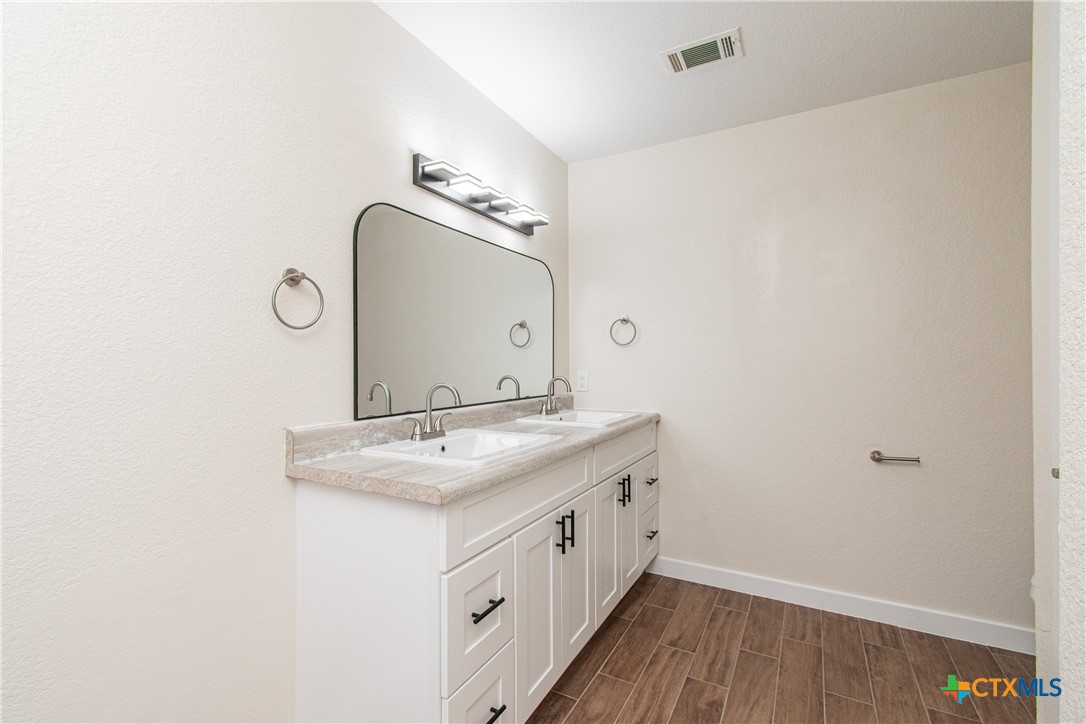 304 Timber Ridge Drive Property Photo 17