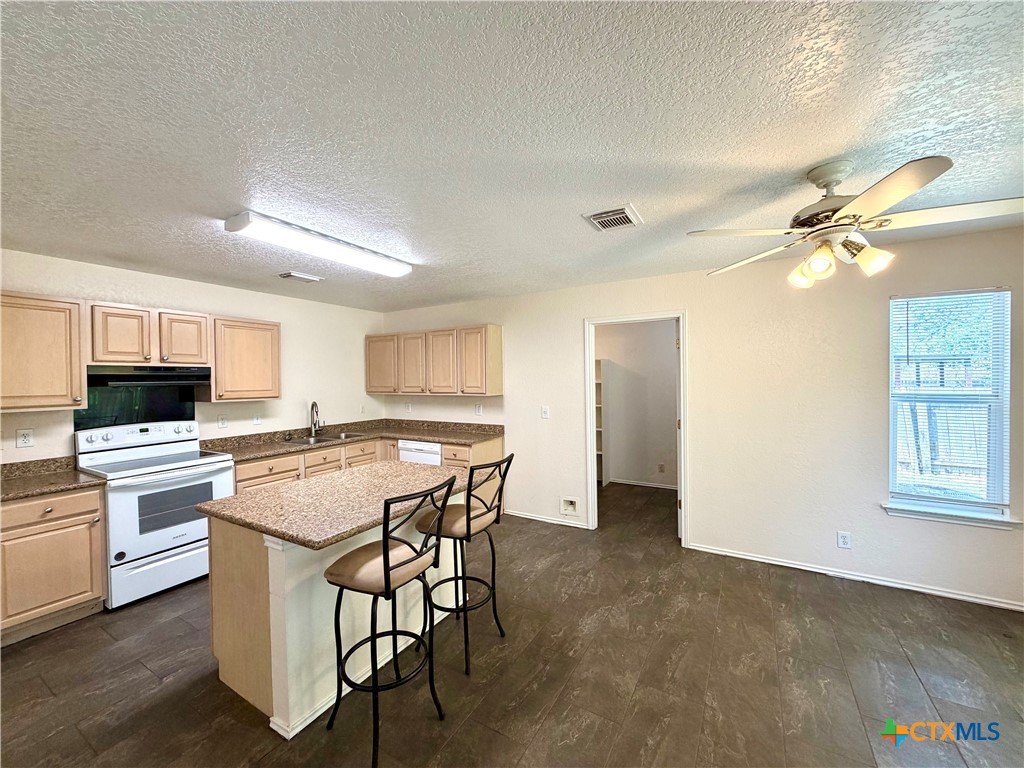 369 Copper Bluff Drive Property Photo 4