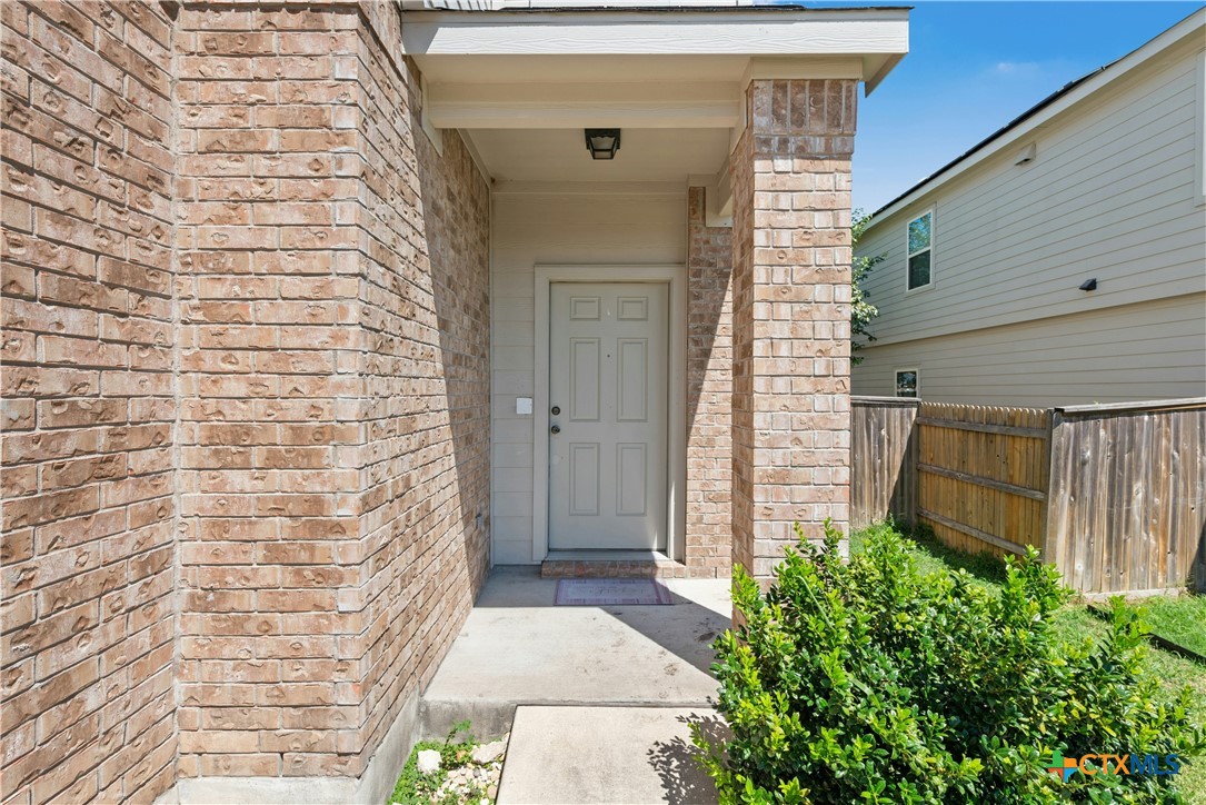 513 Circle Way Property Photo 4