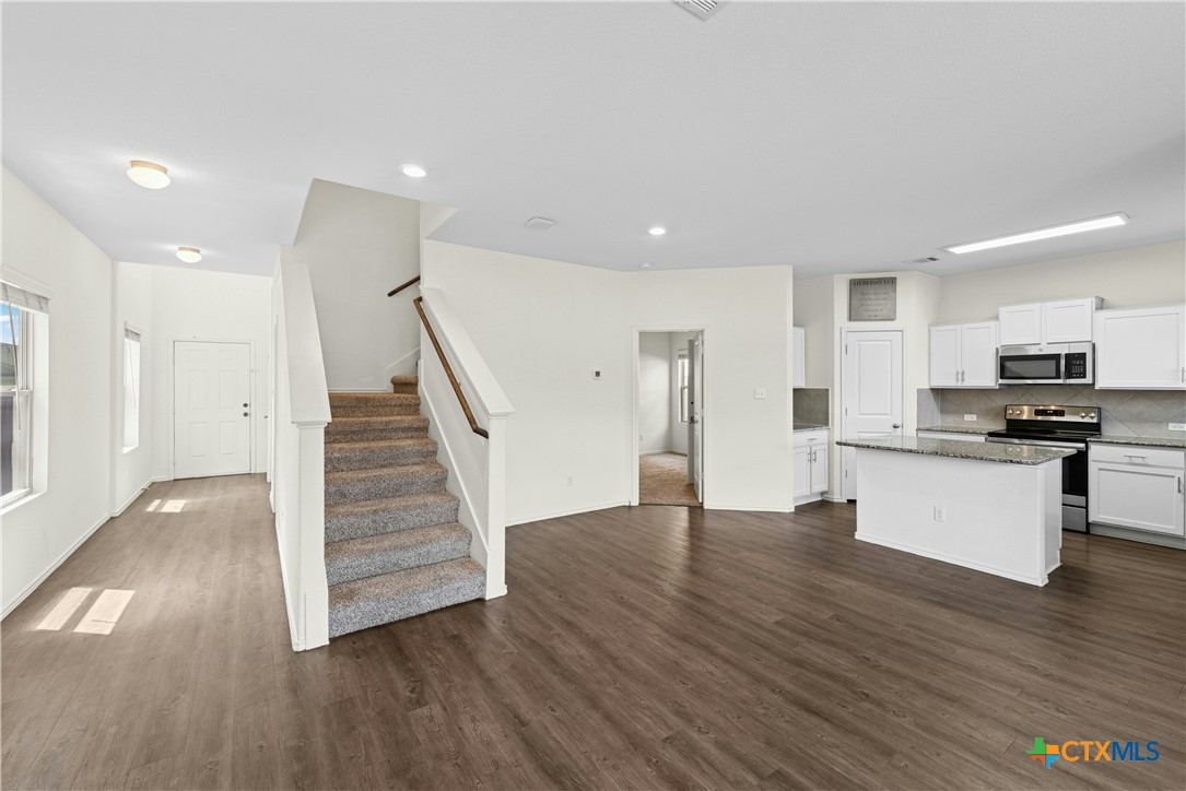 513 Circle Way Property Photo 5
