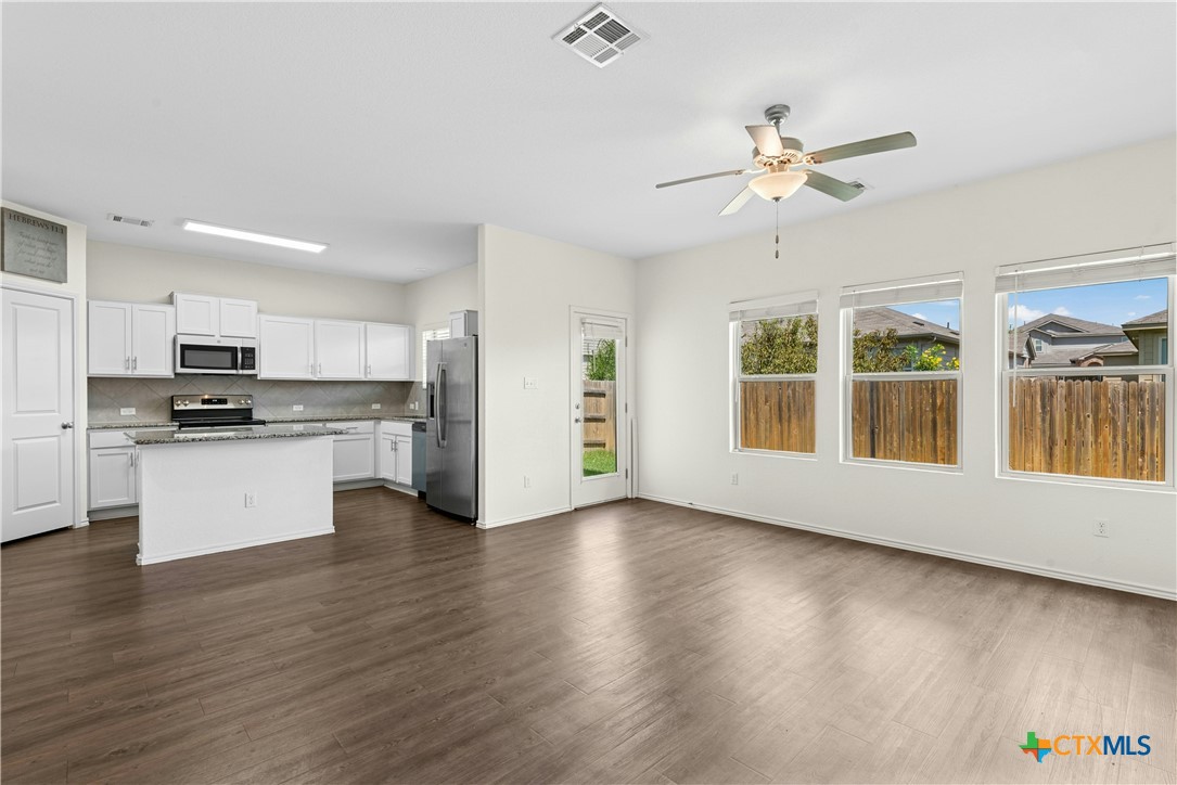 513 Circle Way Property Photo 6