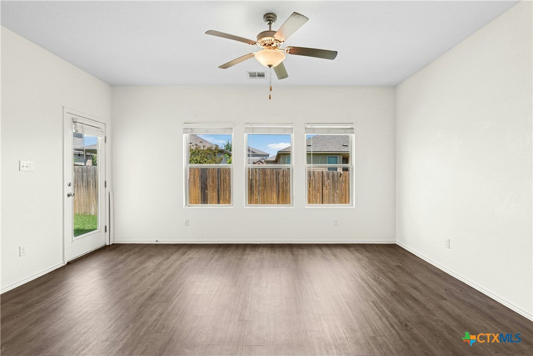 513 Circle Way Property Photo 11