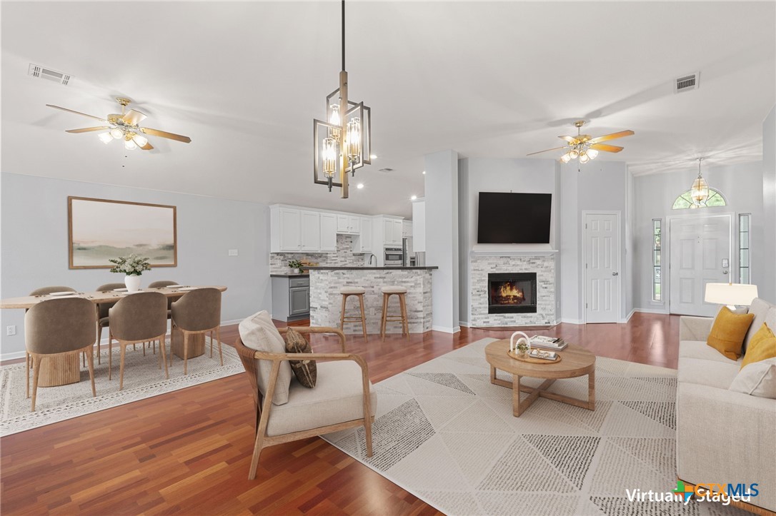 30388 Ledgemont Ln Property Photo 4