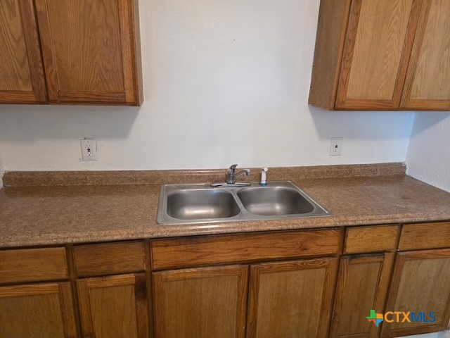 702 San Antonio Avenue 4 Property Photo 6