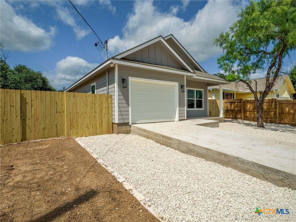 147 W Pine Property Photo 4