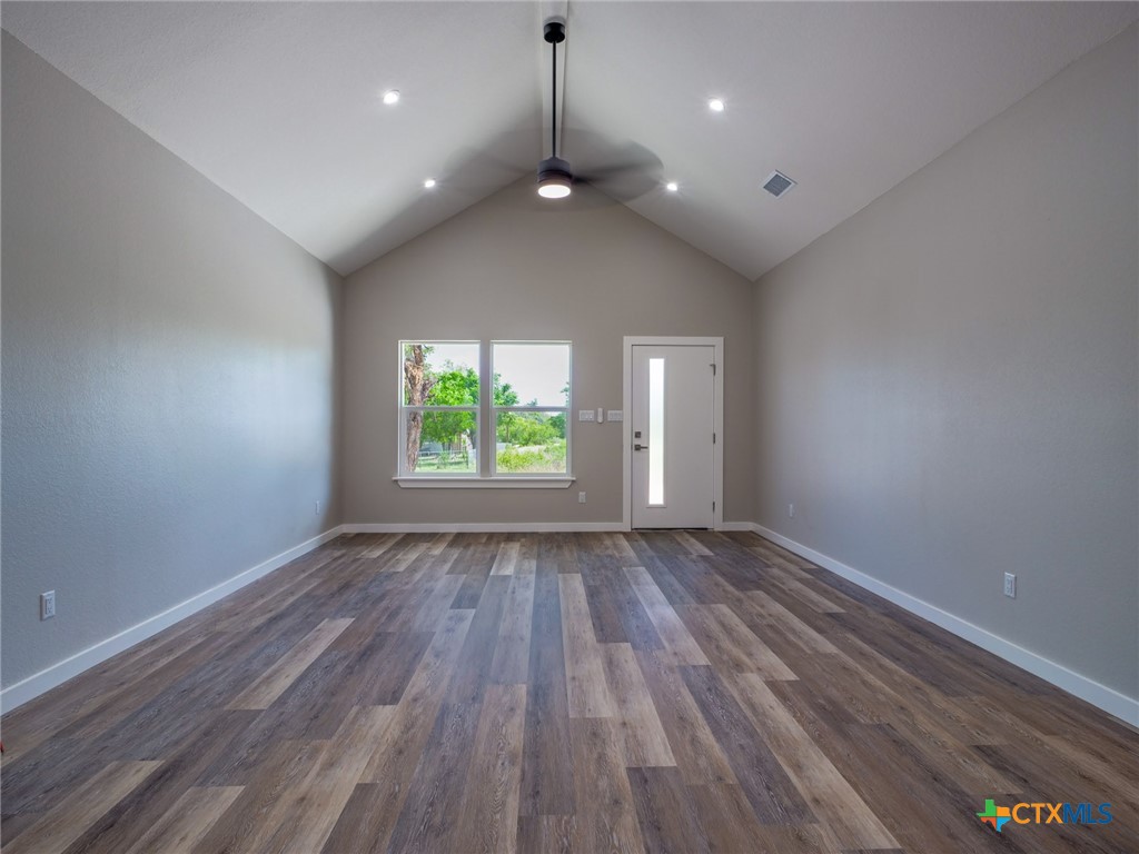 147 W Pine Property Photo 10
