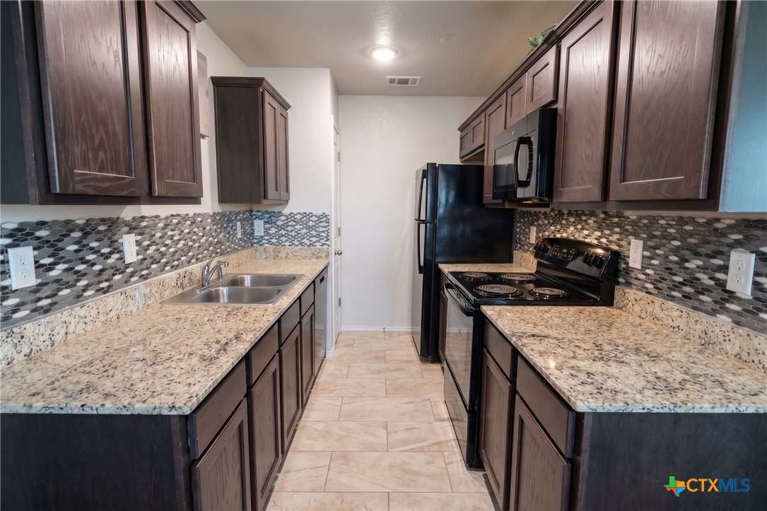 539 Lost Trail Property Photo 3