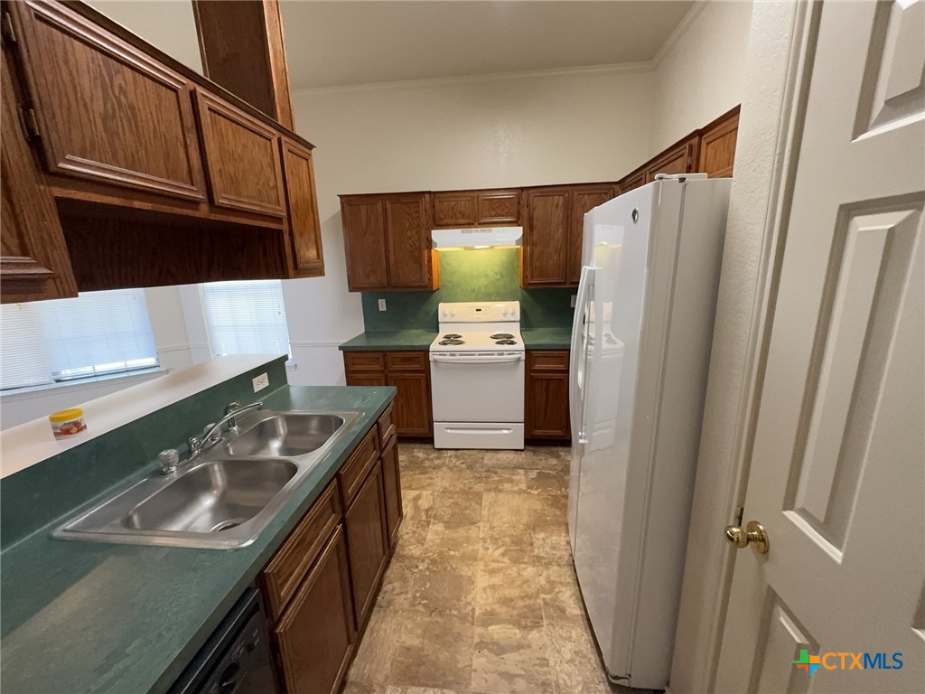 1001 Clairidge Avenue Property Photo 7