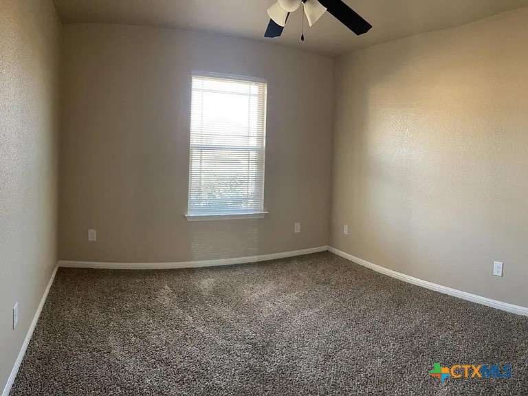 604 W Vega Lane Property Photo 8