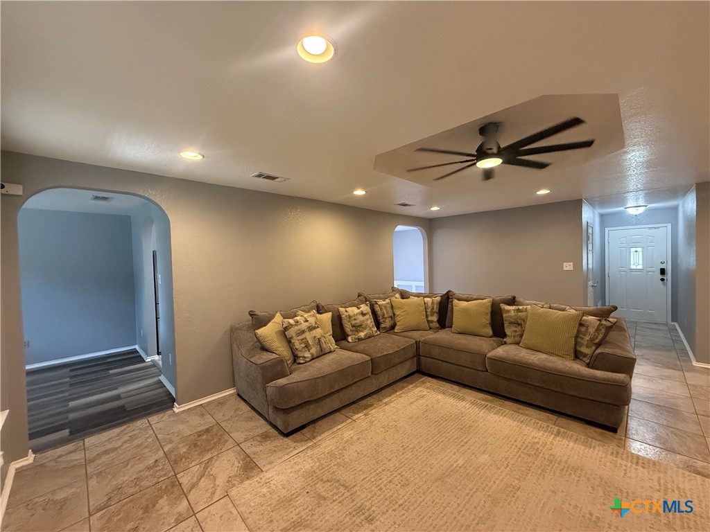 1402 Saddle Drive Property Photo 6