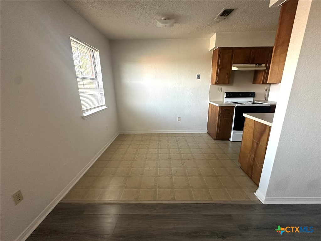 811 N 5th Street A Property Photo 3