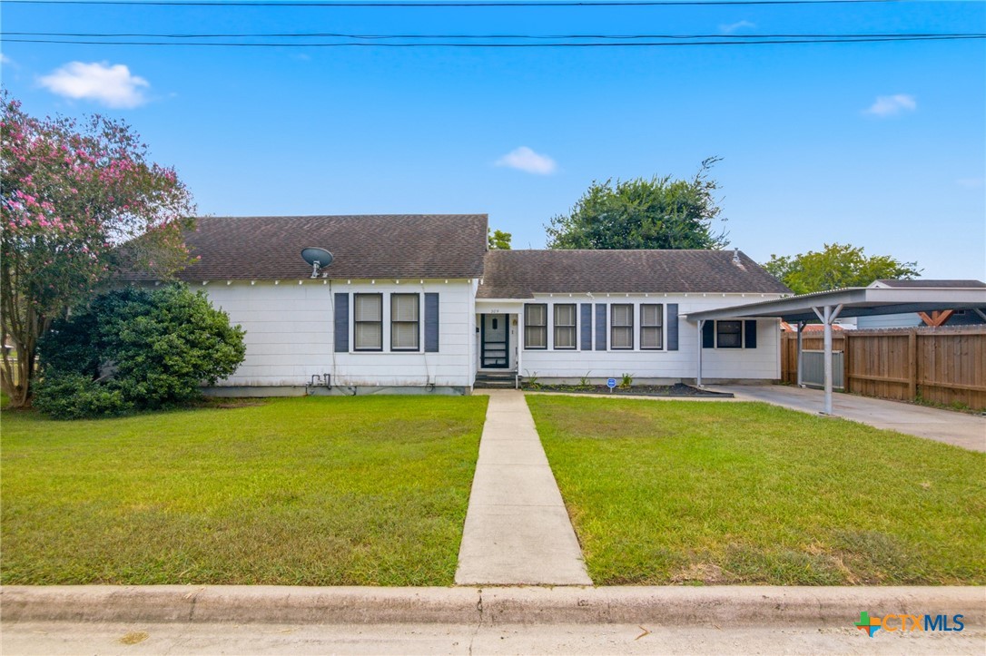 205 E Brazos Street Property Photo 1