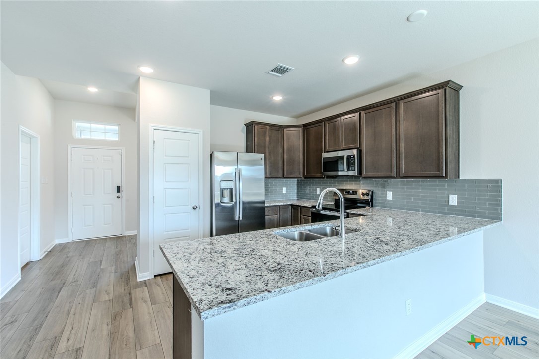 113 University Avenue Property Photo 4
