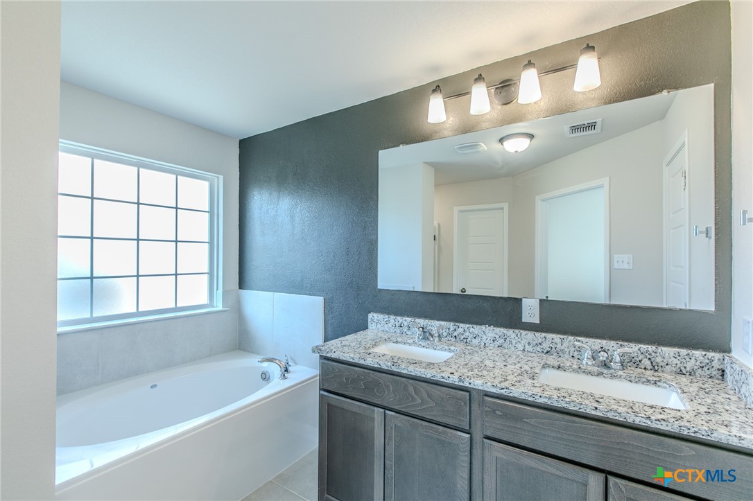 113 University Avenue Property Photo 12