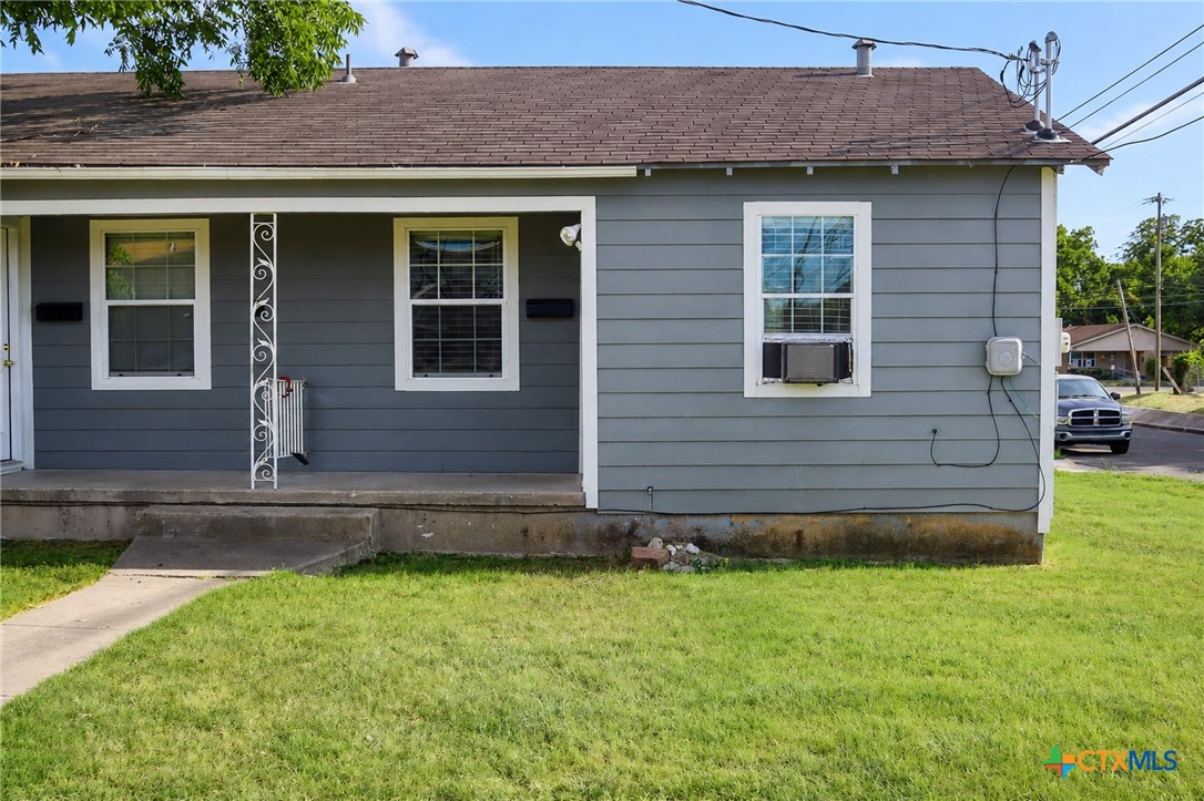 122 W Avenue A Property Photo 1