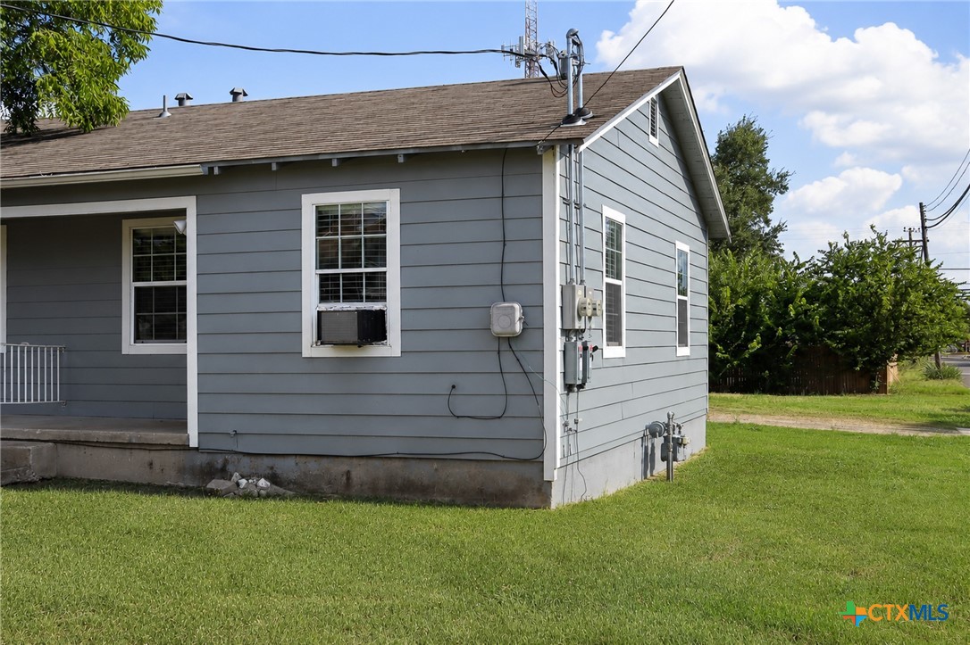 122 W Avenue A Property Photo 3