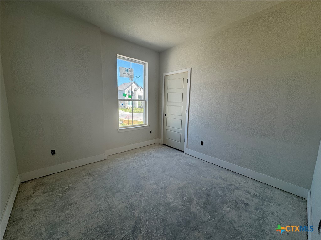 2033 Mercer Street Property Photo 2