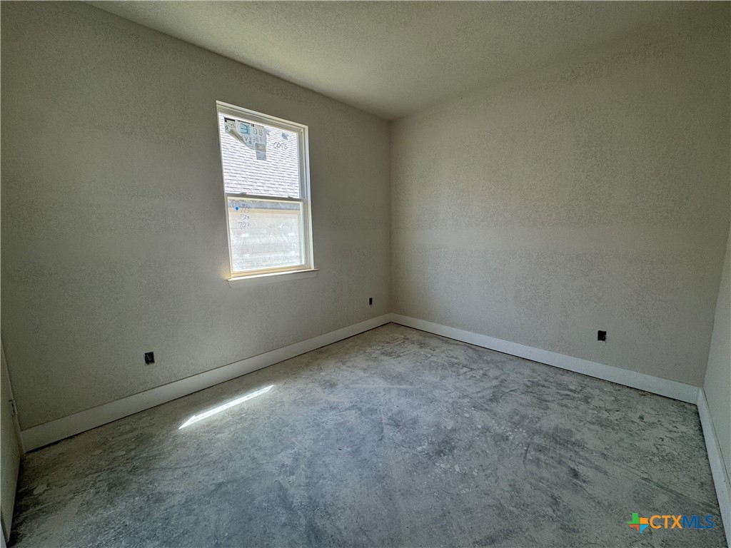 2033 Mercer Street Property Photo 4
