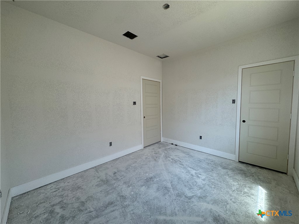 2033 Mercer Street Property Photo 5