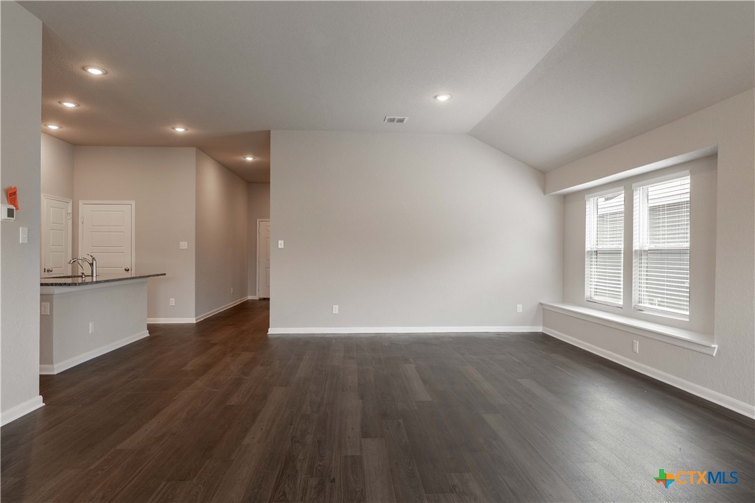 1120 Eagle Crossing Property Photo 3