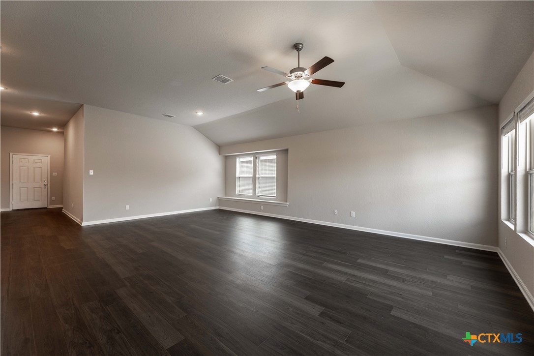 1120 Eagle Crossing Property Photo 4