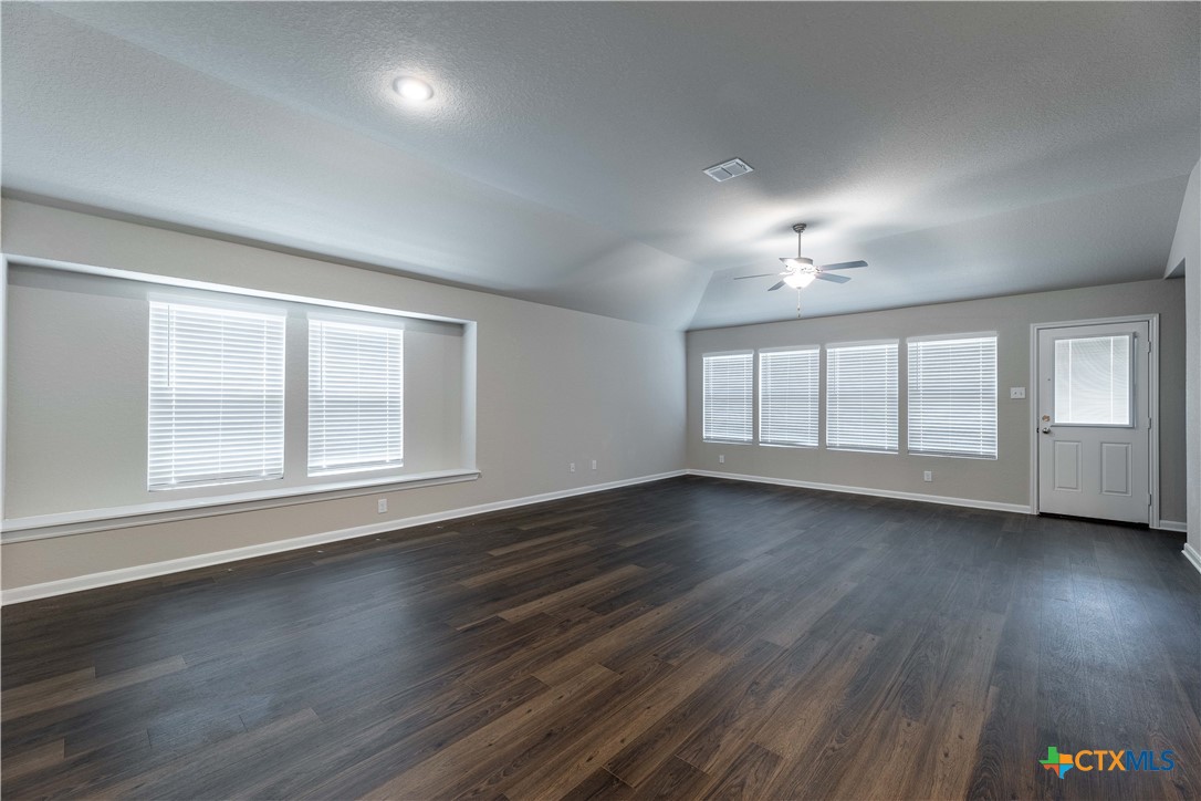 1120 Eagle Crossing Property Photo 6