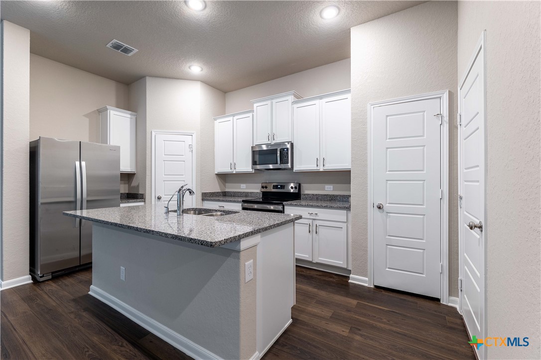 1120 Eagle Crossing Property Photo 8