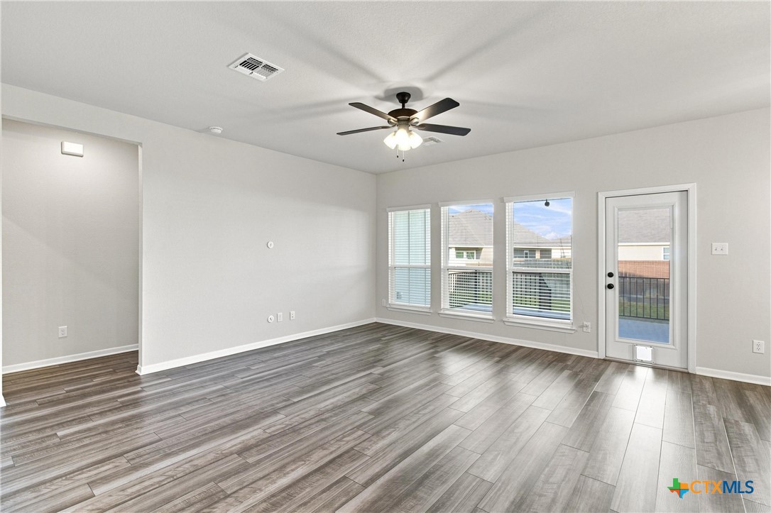 2827 Fox River Drive Property Photo 4