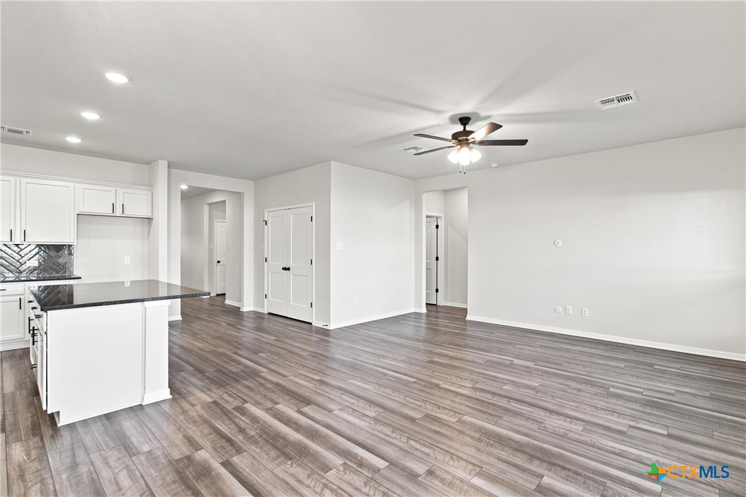 2827 Fox River Drive Property Photo 10