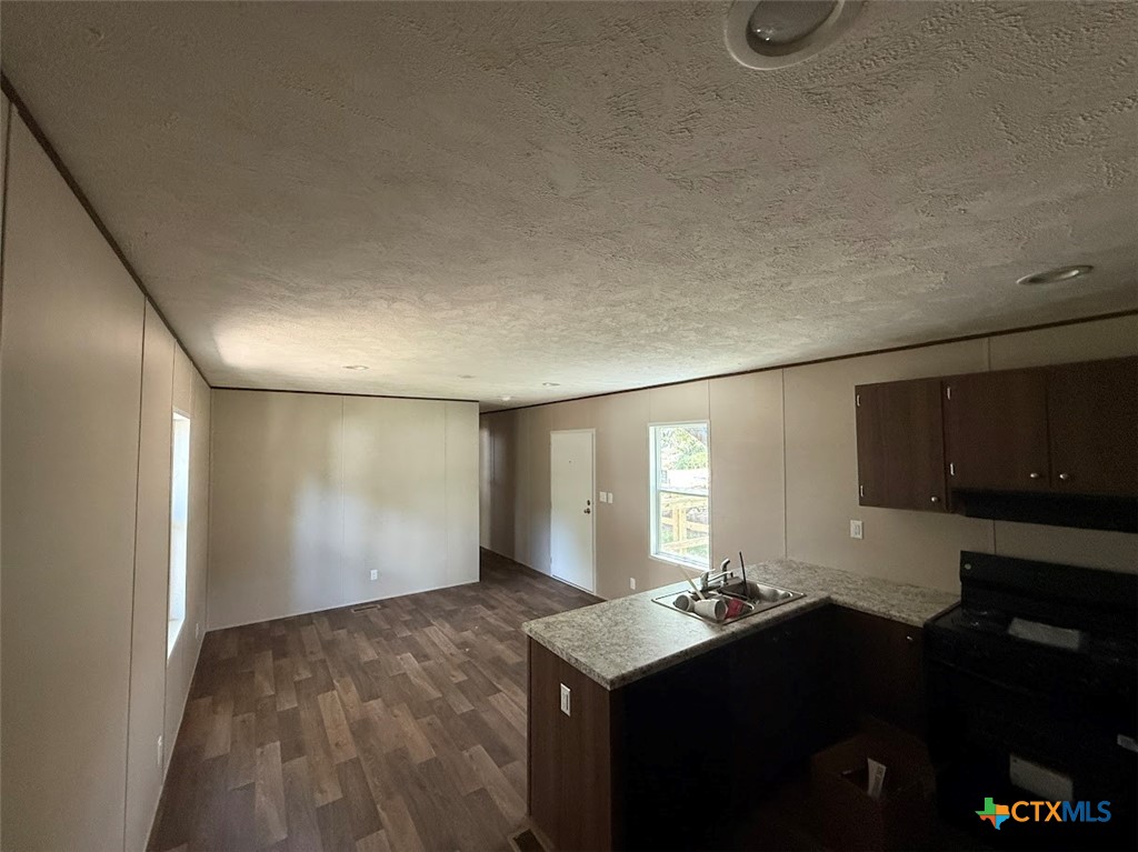 307 Quail Run Street Property Photo 5