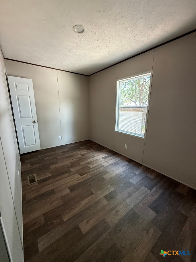 307 Quail Run Street Property Photo 15