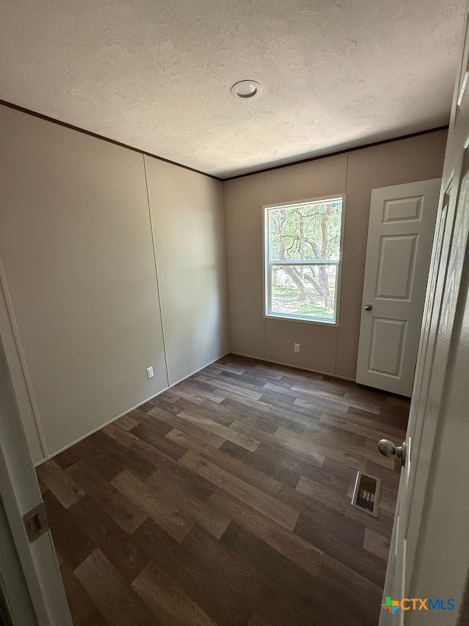 307 Quail Run Street Property Photo 17